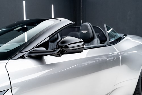 Aston Martin DB12-070