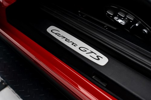 Porsche 911 Carrera GTS Rouge phase 1-46