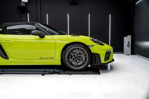 Porsche Spyder RS jaune-63