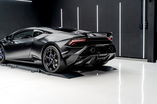 Lamborghini Huracan noire -100
