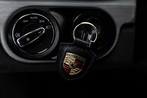 Porsche GT4 grise-bleue-084