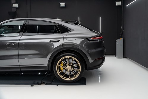 Porsche Cayenne Turbo gris foncé-091