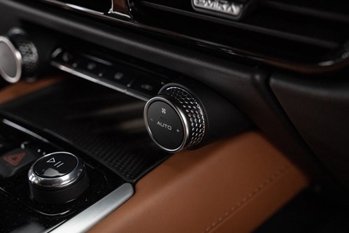 Lotus-emira-first-edition-066