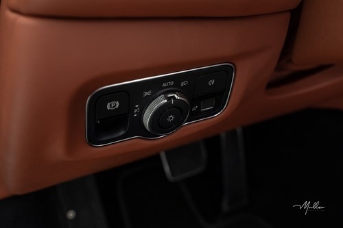 Aston Martin Vantage V12-232