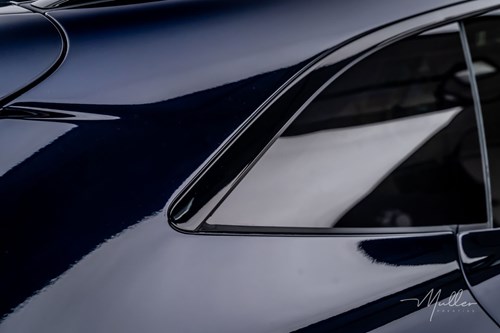 aston-martin-dbx-bleue-131