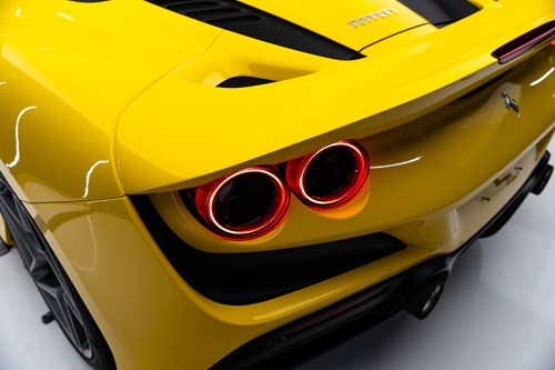 Ferrari F8 Spider Jaune-43