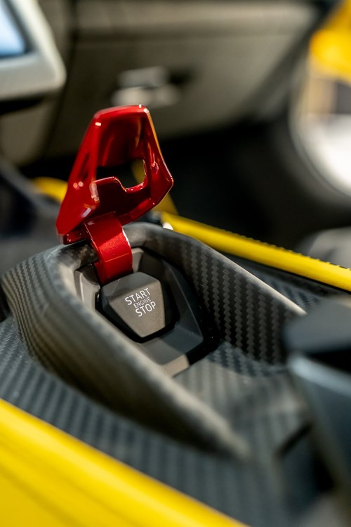 Lamborghini Revuelto jaune-123