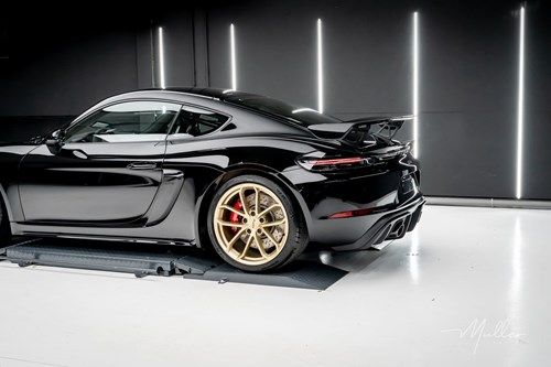 Porsche-gt4-718-muller-car-detailing-23