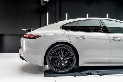 Porsche Panamera Hybrid-075
