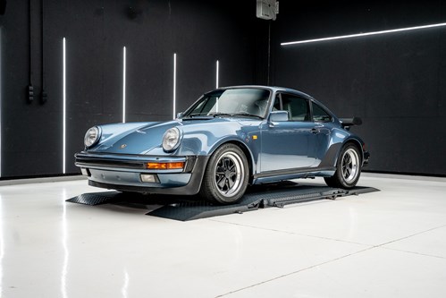 Porsche 930 turbo bleue-53