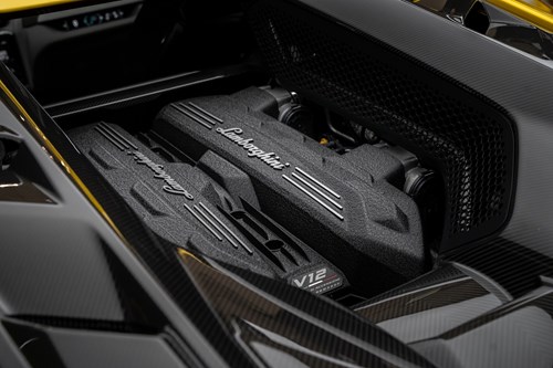 Lamborghini Revuelto jaune-72