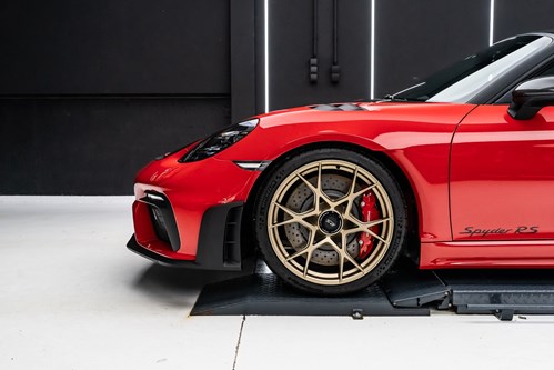 Porsche Spyder RS rouge-086