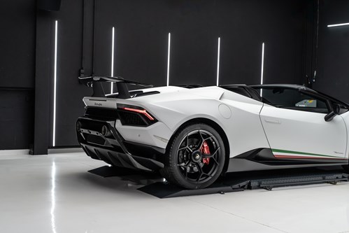Lamborghini Superlegera blanche-41