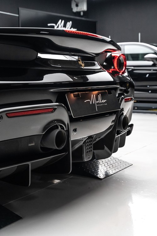 Ferrari 488 Pista noire et or-66