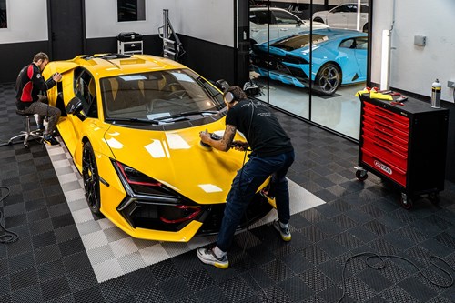 Lamborghini Revuelto jaune-23