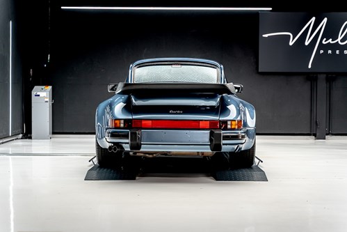 Porsche 930 turbo bleue-89