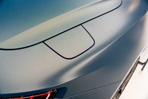 Aston Martin DB12 Volante bleue-51