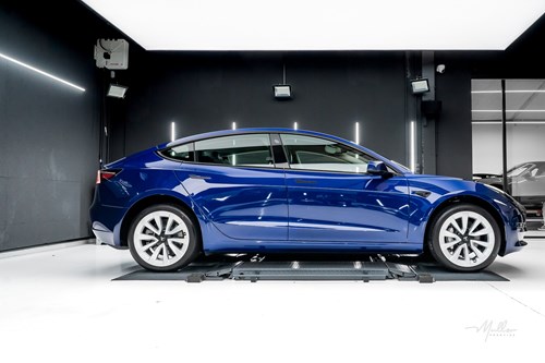 Tesla Model 3 bleu-158