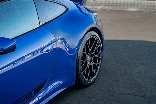 Porsche Carrera 4 bleue-179