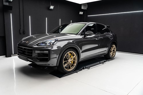 Porsche Cayenne Turbo gris foncé-111