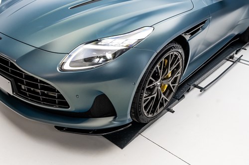 Aston Martin DB12 Volante bleue-41