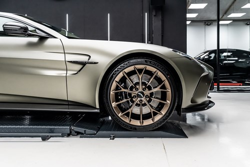 Aston martin verte kaki-59