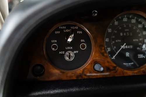 Roll Royce Silver Shadow-100