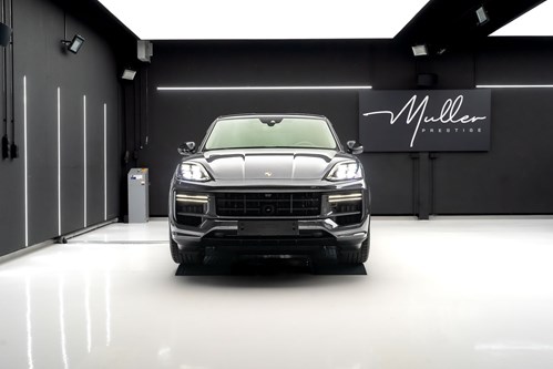 Porsche Cayenne Turbo gris foncé-079