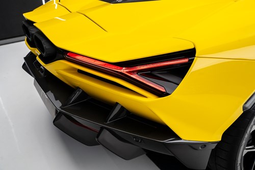 Lamborghini Revuelto jaune-68