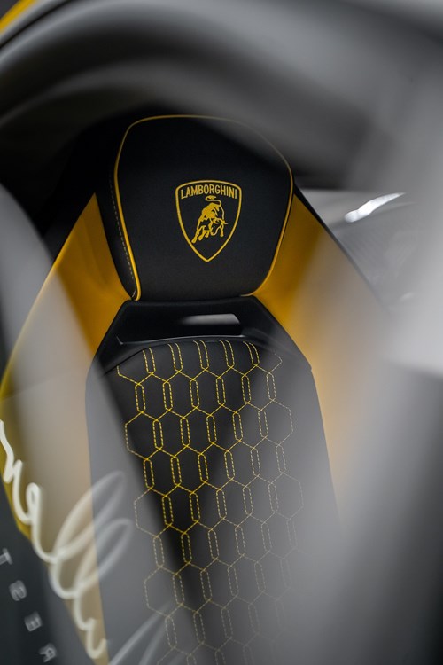 Lamborghini Revuelto jaune-76