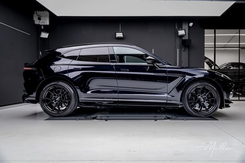 aston-martin-dbx-bleue-102