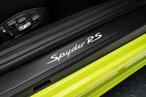 Porsche Spyder RS jaune-65