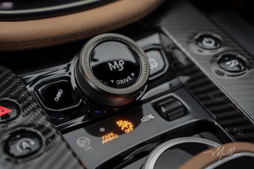 aston-martin-dbx-bleue-073