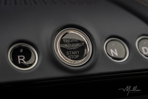 aston-martin-dbx-bleue-072