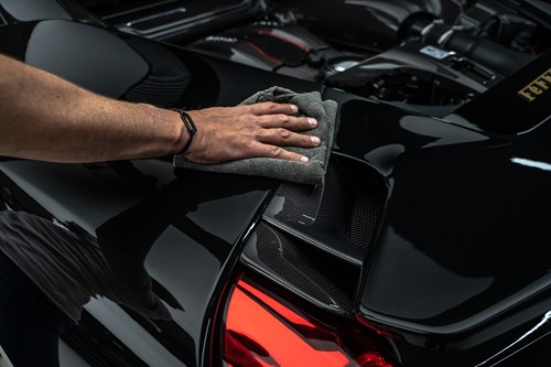 Ferrari 488 Pista noire et or-36