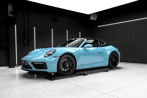 Porsche 911 Targa GTS Miami blue-33