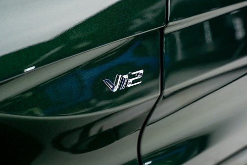 Aston Martin Vantage verte et blance V12-127