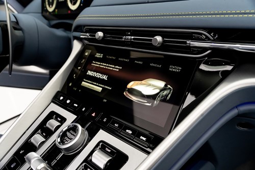 Aston Martin DB12 Volante bleue-69