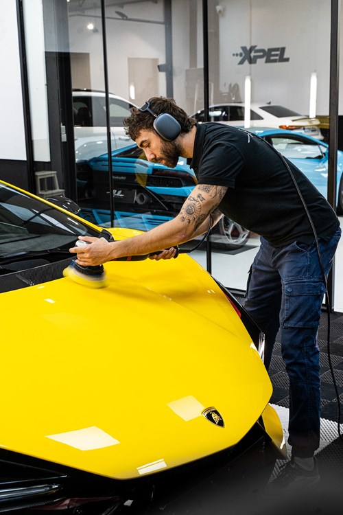 Lamborghini Revuelto jaune-19