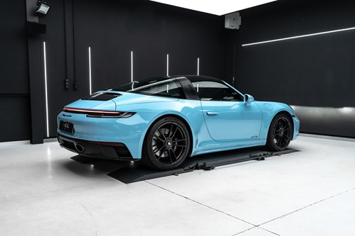 Porsche 911 Targa GTS Miami blue-54