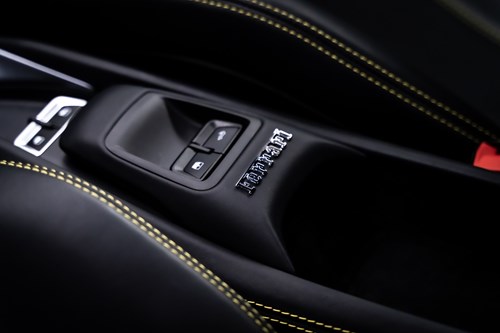 Ferrari F8 Spider Jaune-34