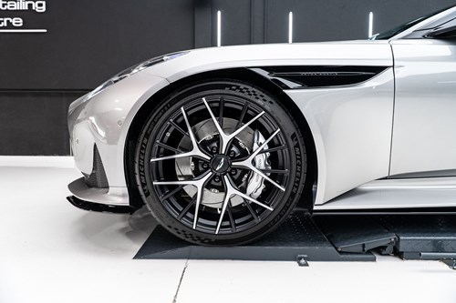 Aston Martin DB12-068