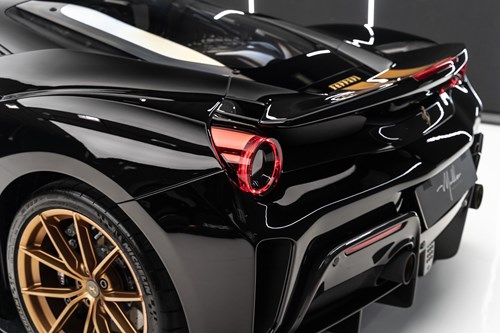 Ferrari 488 Pista noire et or-20