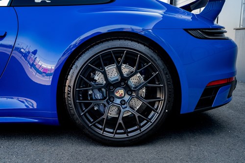 Porsche Carrera 4 bleue-148