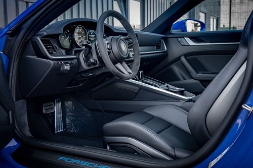 Porsche Carrera 4 bleue-166