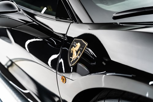 Ferrari 488 Pista noire et or-09