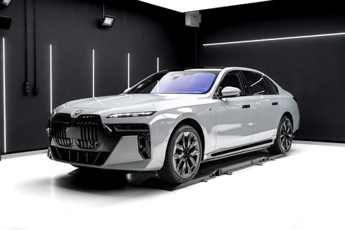 BMW I7-121