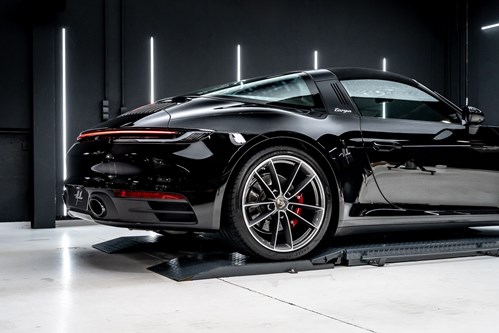 Porsche 911 Targa noire-71