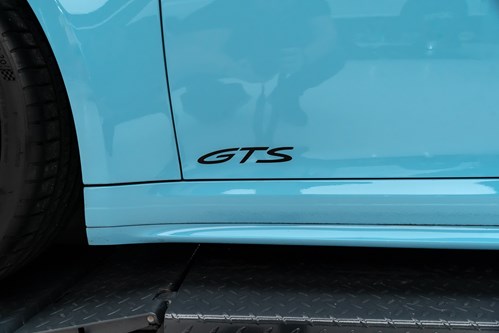 Porsche 911 Targa GTS Miami blue-43