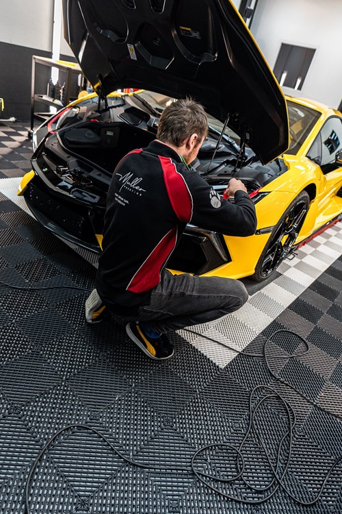 Lamborghini Revuelto jaune-28